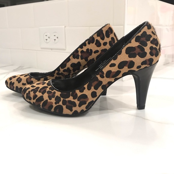 NWOT Faux Fur Cheetah Heels - Picture 3 of 8